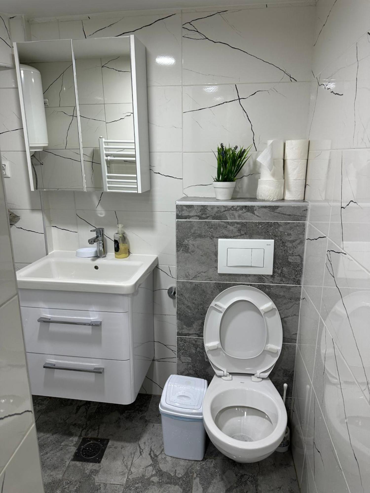 Ajla - Free Parking Apartment Sarajevo Luaran gambar
